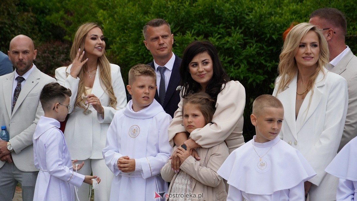 I Komunia Święta w parafii pw. Zbawiciela Świata [4.05.2025] - zdjęcie #142 - eOstroleka.pl