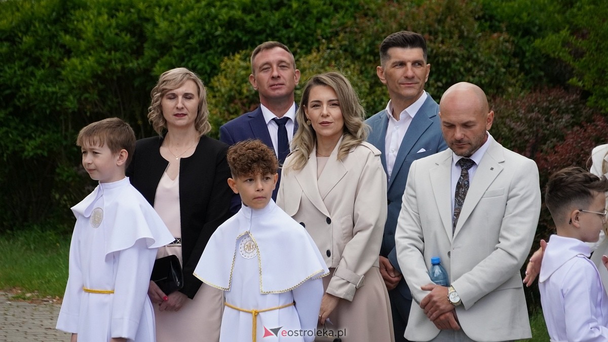 I Komunia Święta w parafii pw. Zbawiciela Świata [4.05.2025] - zdjęcie #141 - eOstroleka.pl