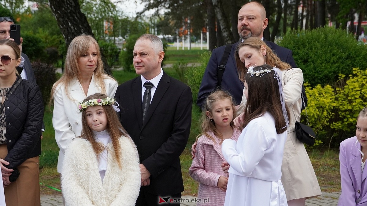 I Komunia Święta w parafii pw. Zbawiciela Świata [4.05.2025] - zdjęcie #139 - eOstroleka.pl