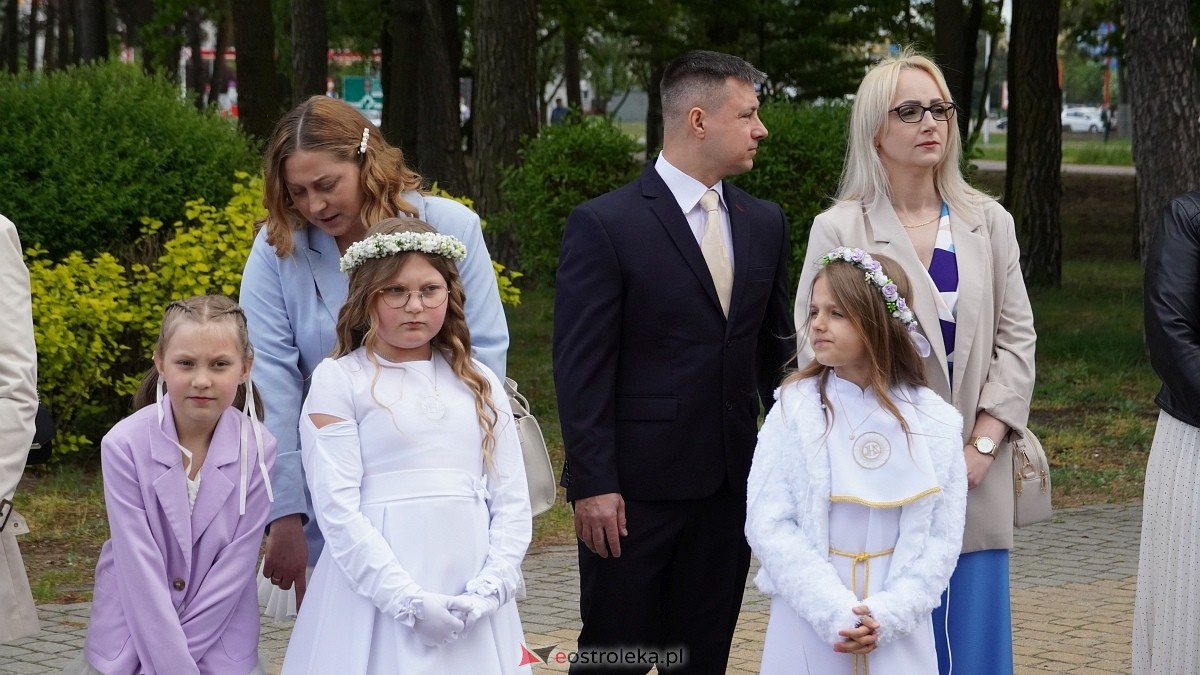 I Komunia Święta w parafii pw. Zbawiciela Świata [4.05.2025] - zdjęcie #138 - eOstroleka.pl