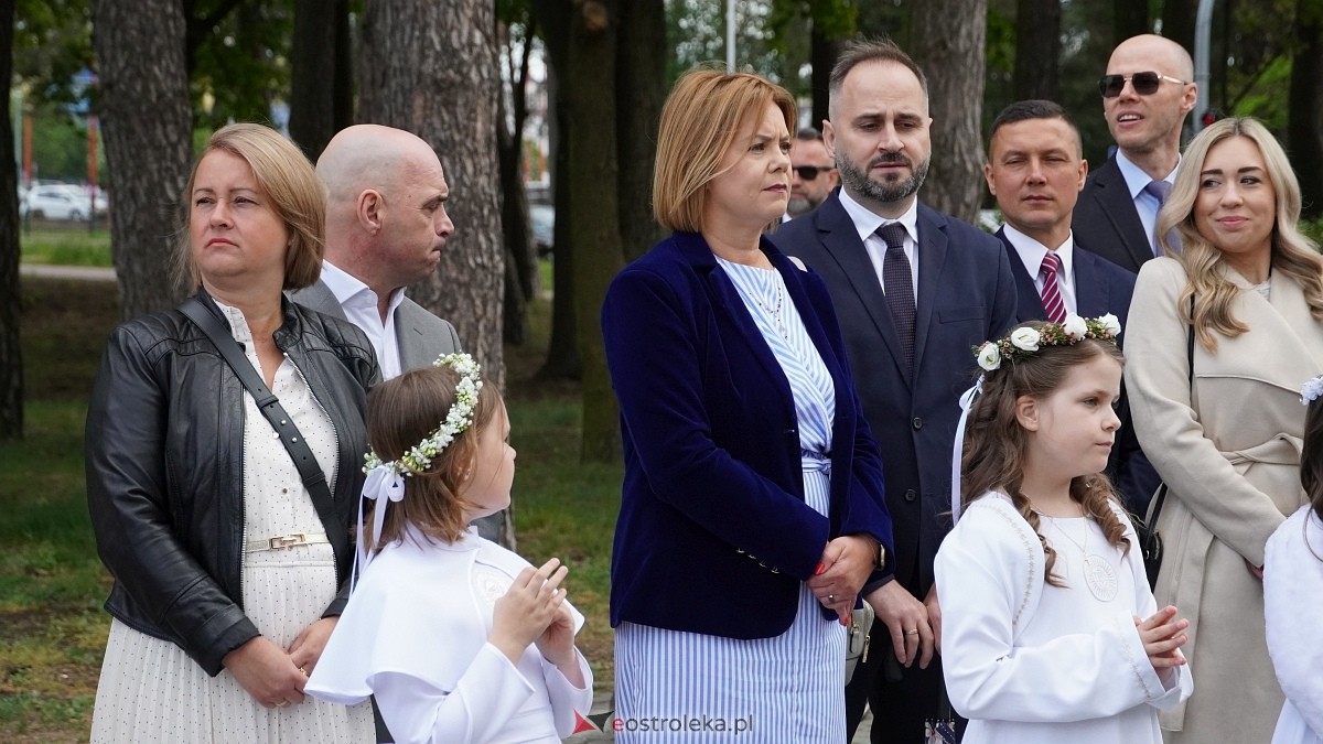 I Komunia Święta w parafii pw. Zbawiciela Świata [4.05.2025] - zdjęcie #137 - eOstroleka.pl