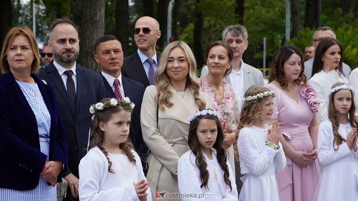 I Komunia Święta w parafii pw. Zbawiciela Świata [4.05.2025] - zdjęcie #136 - eOstroleka.pl