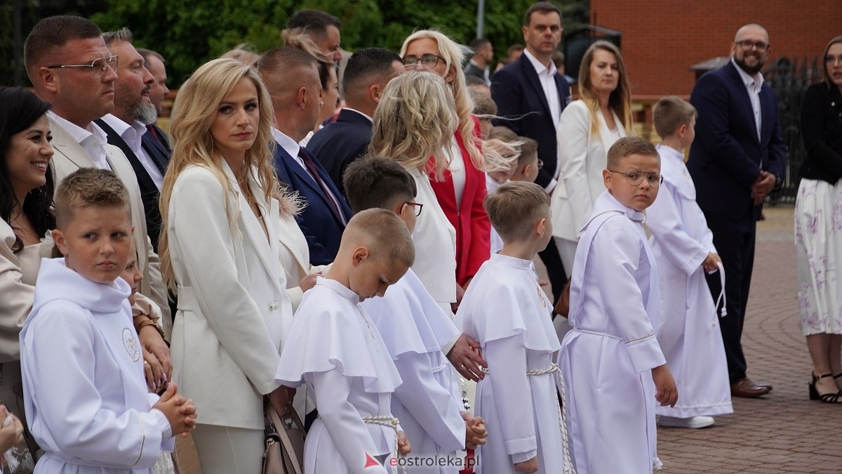 I Komunia Święta w parafii pw. Zbawiciela Świata [4.05.2025] - zdjęcie #135 - eOstroleka.pl