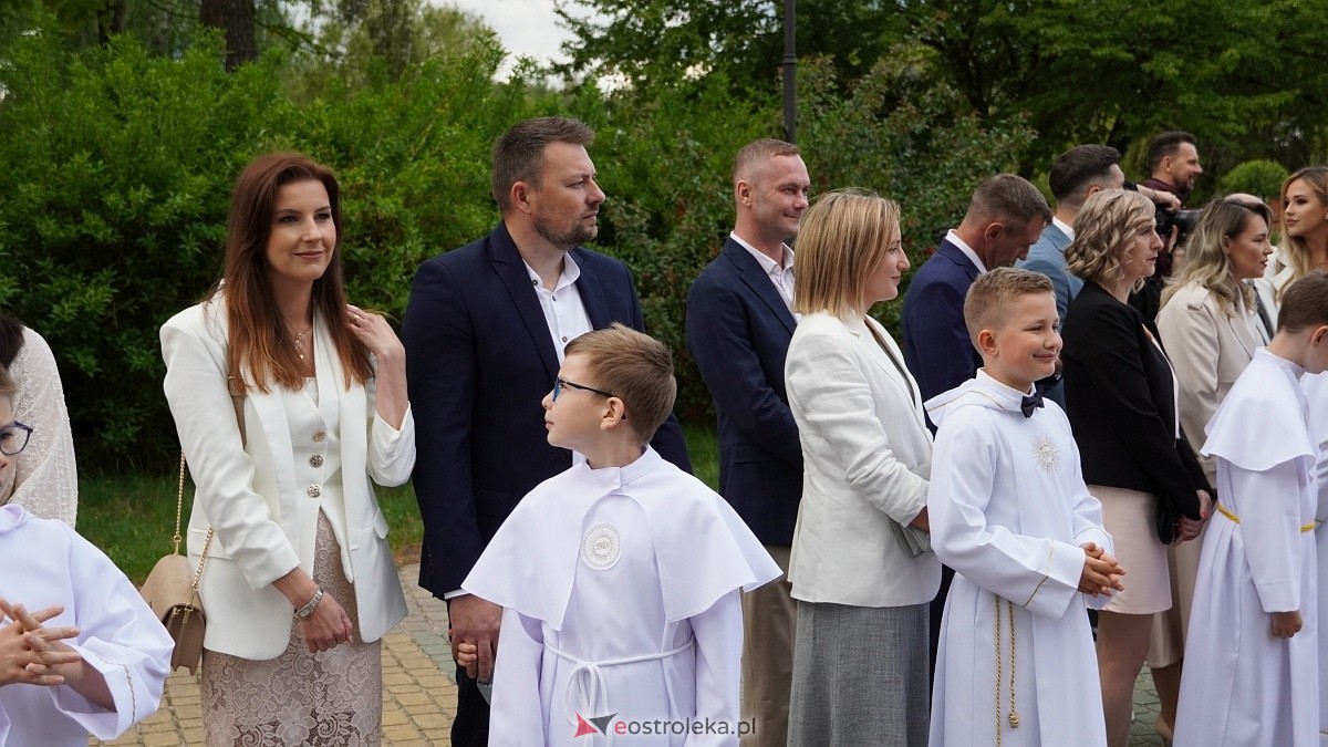 I Komunia Święta w parafii pw. Zbawiciela Świata [4.05.2025] - zdjęcie #134 - eOstroleka.pl