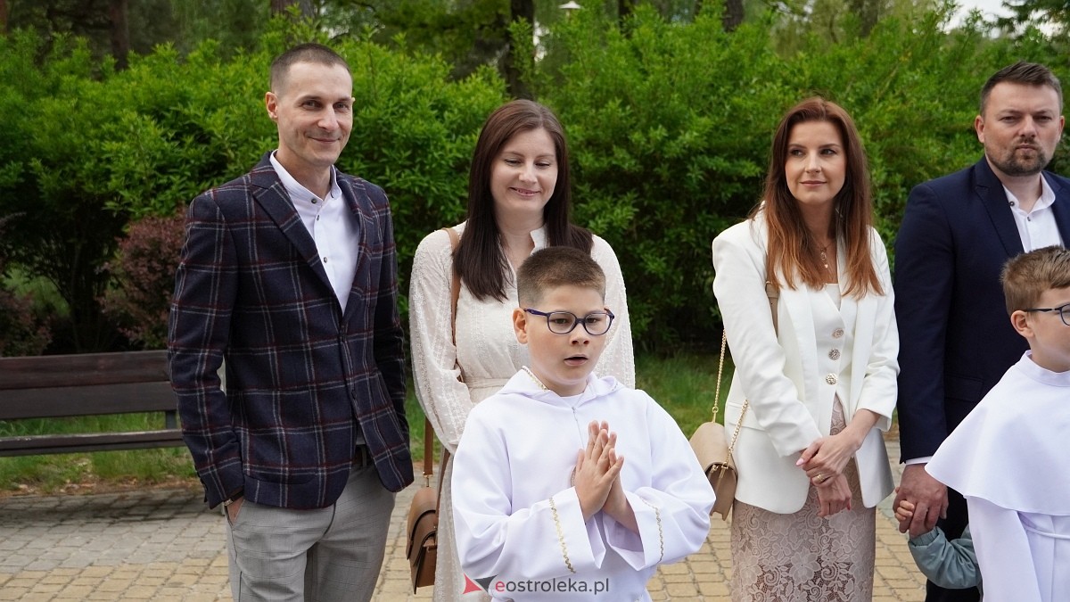 I Komunia Święta w parafii pw. Zbawiciela Świata [4.05.2025] - zdjęcie #133 - eOstroleka.pl