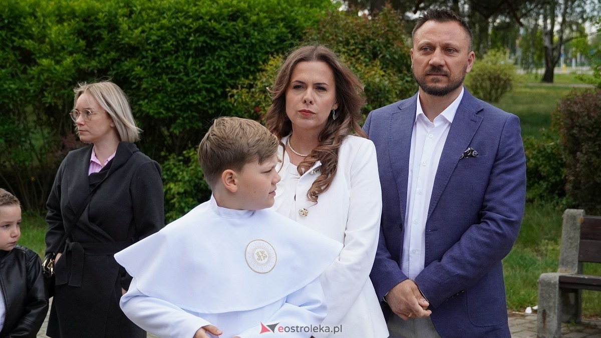 I Komunia Święta w parafii pw. Zbawiciela Świata [4.05.2025] - zdjęcie #131 - eOstroleka.pl