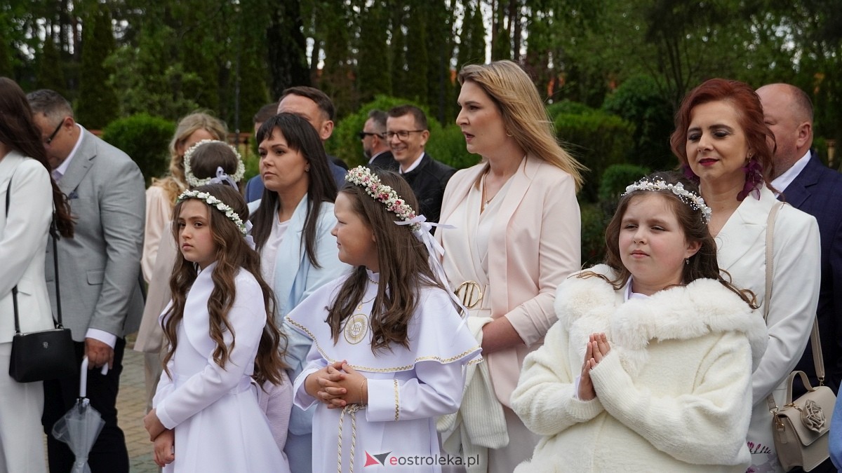 I Komunia Święta w parafii pw. Zbawiciela Świata [4.05.2025] - zdjęcie #128 - eOstroleka.pl