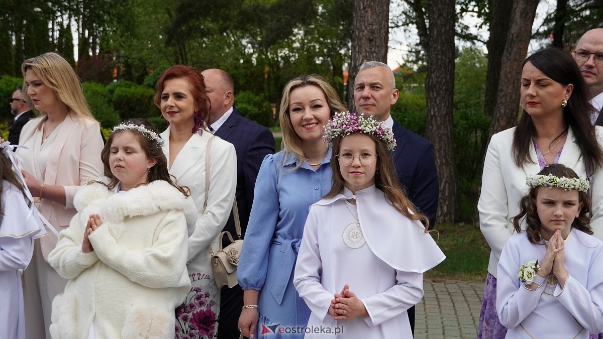 I Komunia Święta w parafii pw. Zbawiciela Świata [4.05.2025] - zdjęcie #127 - eOstroleka.pl