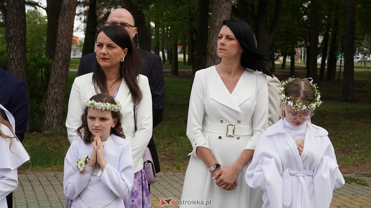 I Komunia Święta w parafii pw. Zbawiciela Świata [4.05.2025] - zdjęcie #126 - eOstroleka.pl