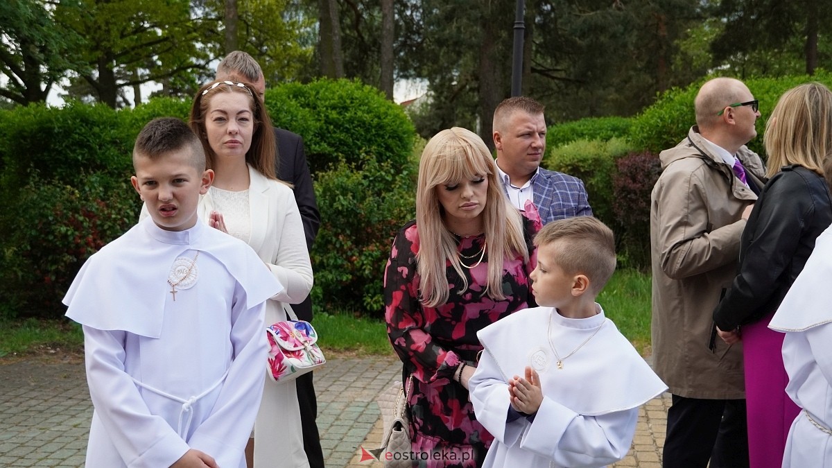 I Komunia Święta w parafii pw. Zbawiciela Świata [4.05.2025] - zdjęcie #122 - eOstroleka.pl