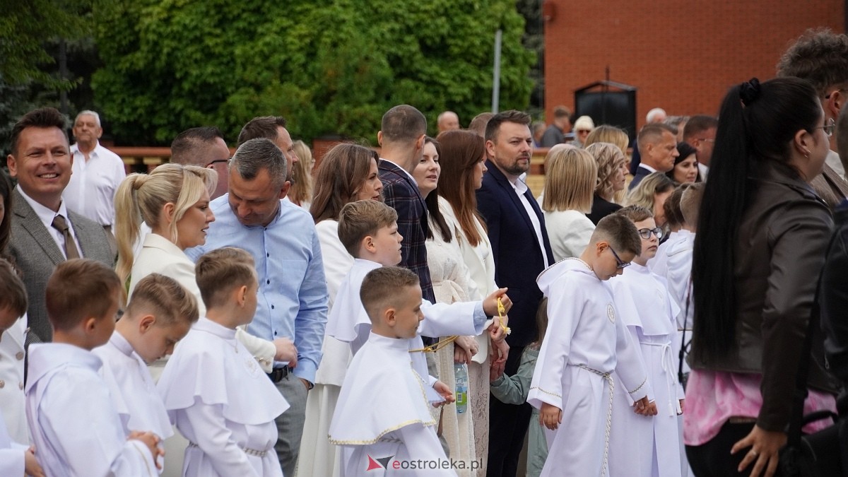 I Komunia Święta w parafii pw. Zbawiciela Świata [4.05.2025] - zdjęcie #120 - eOstroleka.pl
