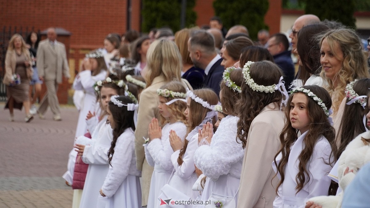 I Komunia Święta w parafii pw. Zbawiciela Świata [4.05.2025] - zdjęcie #118 - eOstroleka.pl