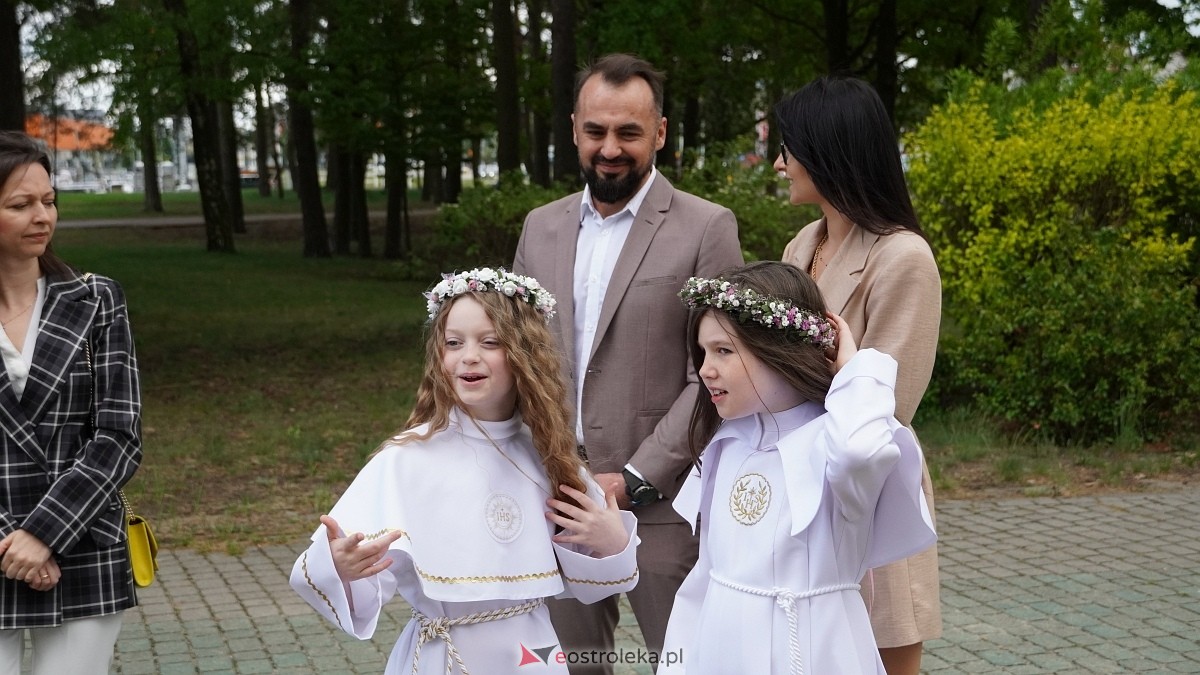 I Komunia Święta w parafii pw. Zbawiciela Świata [4.05.2025] - zdjęcie #116 - eOstroleka.pl