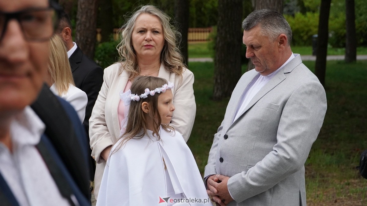 I Komunia Święta w parafii pw. Zbawiciela Świata [4.05.2025] - zdjęcie #113 - eOstroleka.pl