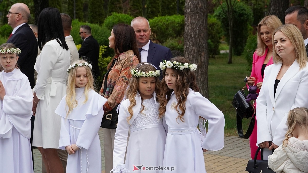 I Komunia Święta w parafii pw. Zbawiciela Świata [4.05.2025] - zdjęcie #112 - eOstroleka.pl