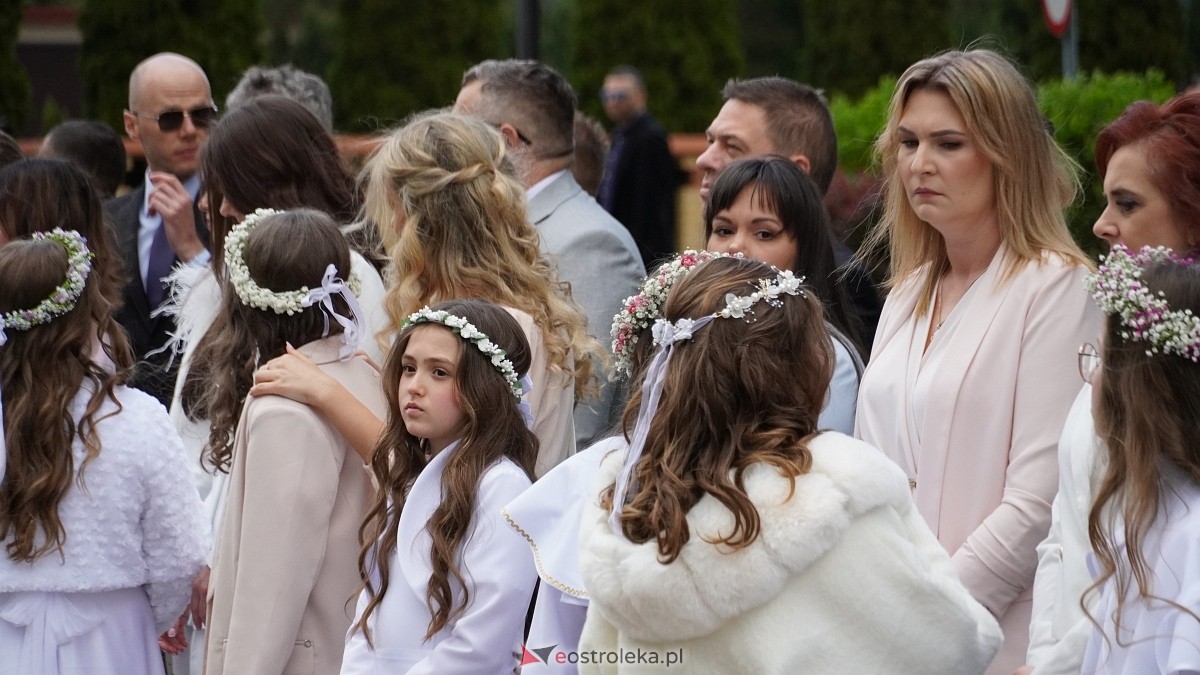 I Komunia Święta w parafii pw. Zbawiciela Świata [4.05.2025] - zdjęcie #108 - eOstroleka.pl