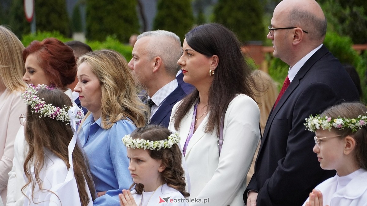 I Komunia Święta w parafii pw. Zbawiciela Świata [4.05.2025] - zdjęcie #106 - eOstroleka.pl