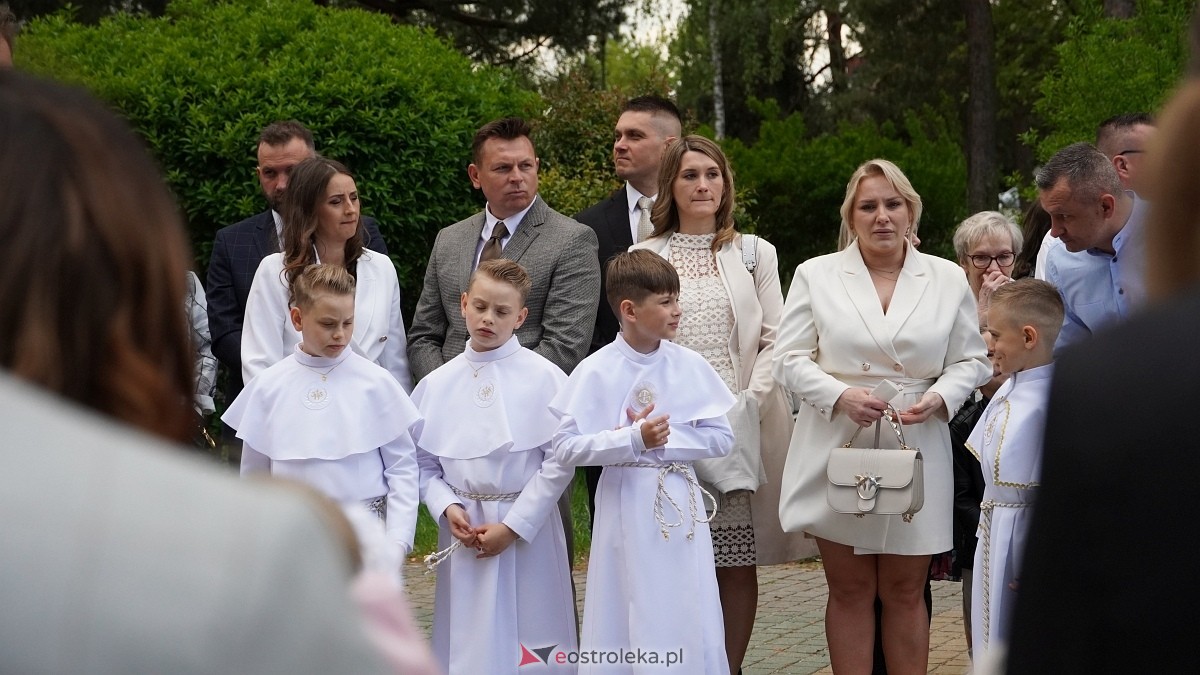 I Komunia Święta w parafii pw. Zbawiciela Świata [4.05.2025] - zdjęcie #94 - eOstroleka.pl