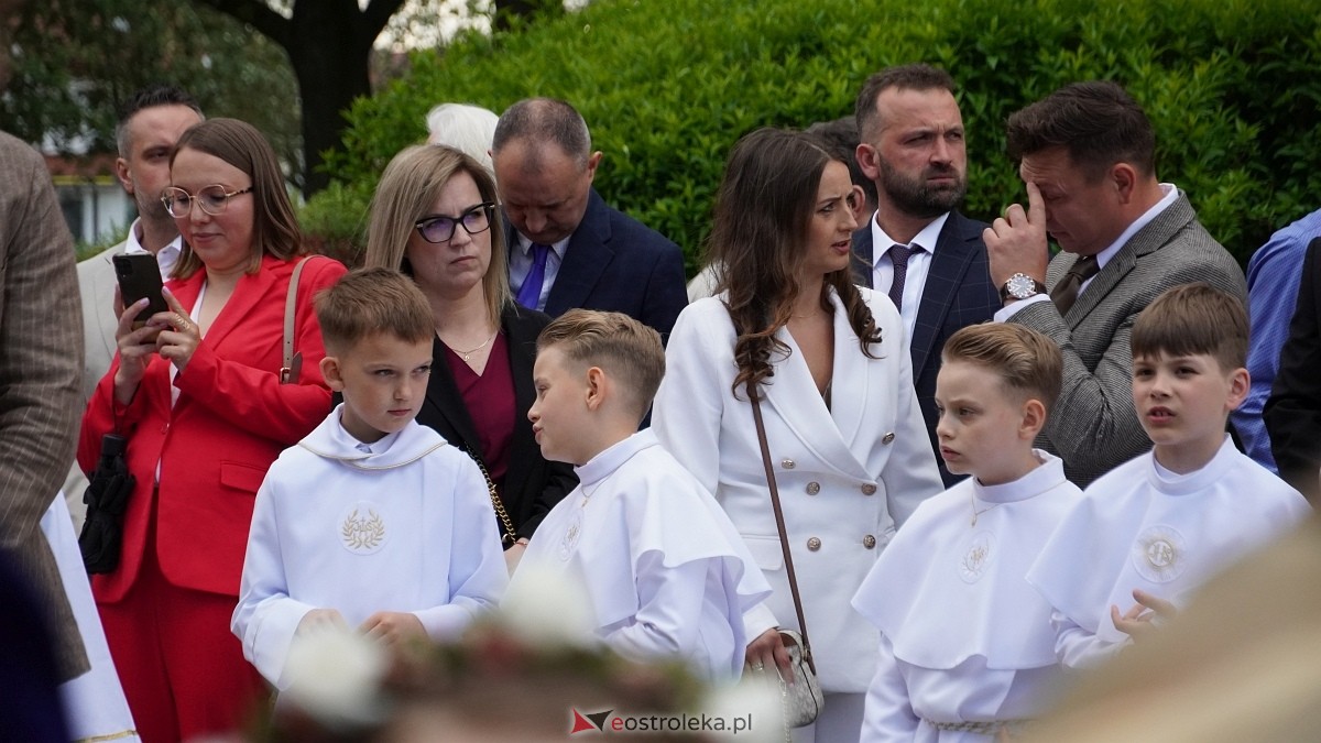 I Komunia Święta w parafii pw. Zbawiciela Świata [4.05.2025] - zdjęcie #86 - eOstroleka.pl