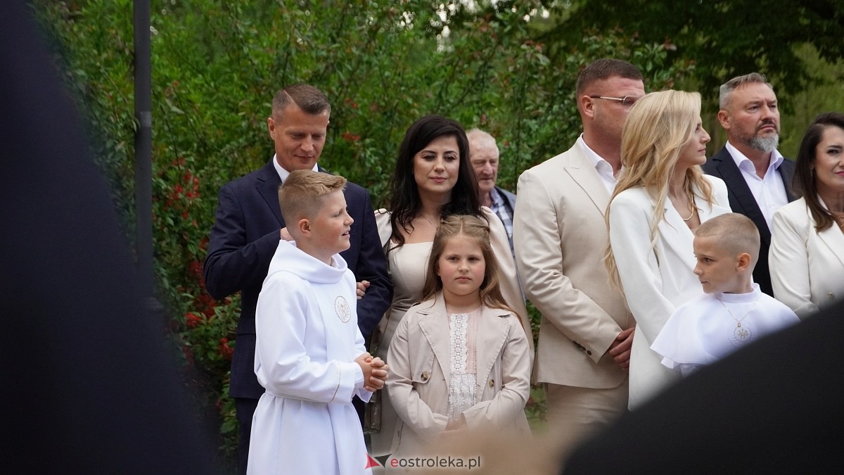 I Komunia Święta w parafii pw. Zbawiciela Świata [4.05.2025] - zdjęcie #84 - eOstroleka.pl