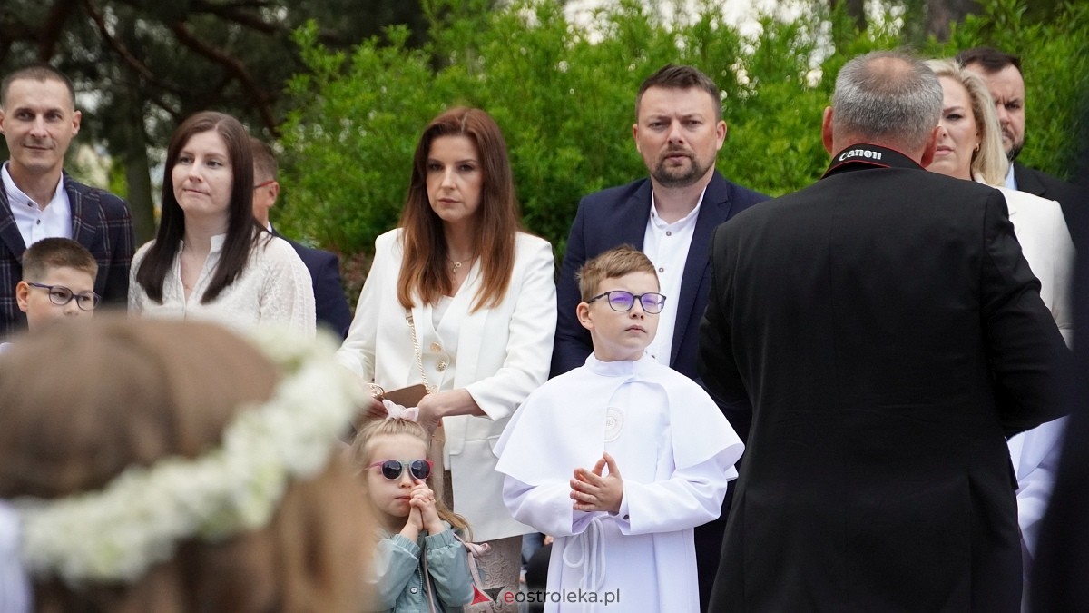 I Komunia Święta w parafii pw. Zbawiciela Świata [4.05.2025] - zdjęcie #82 - eOstroleka.pl