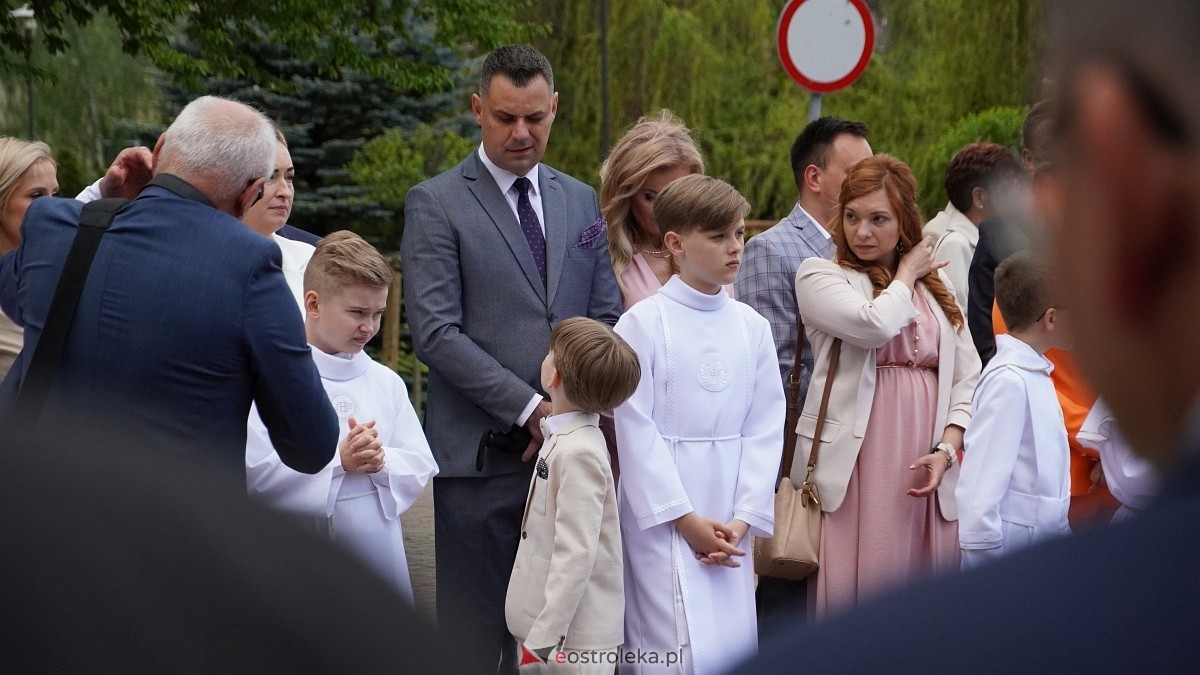 I Komunia Święta w parafii pw. Zbawiciela Świata [4.05.2025] - zdjęcie #78 - eOstroleka.pl