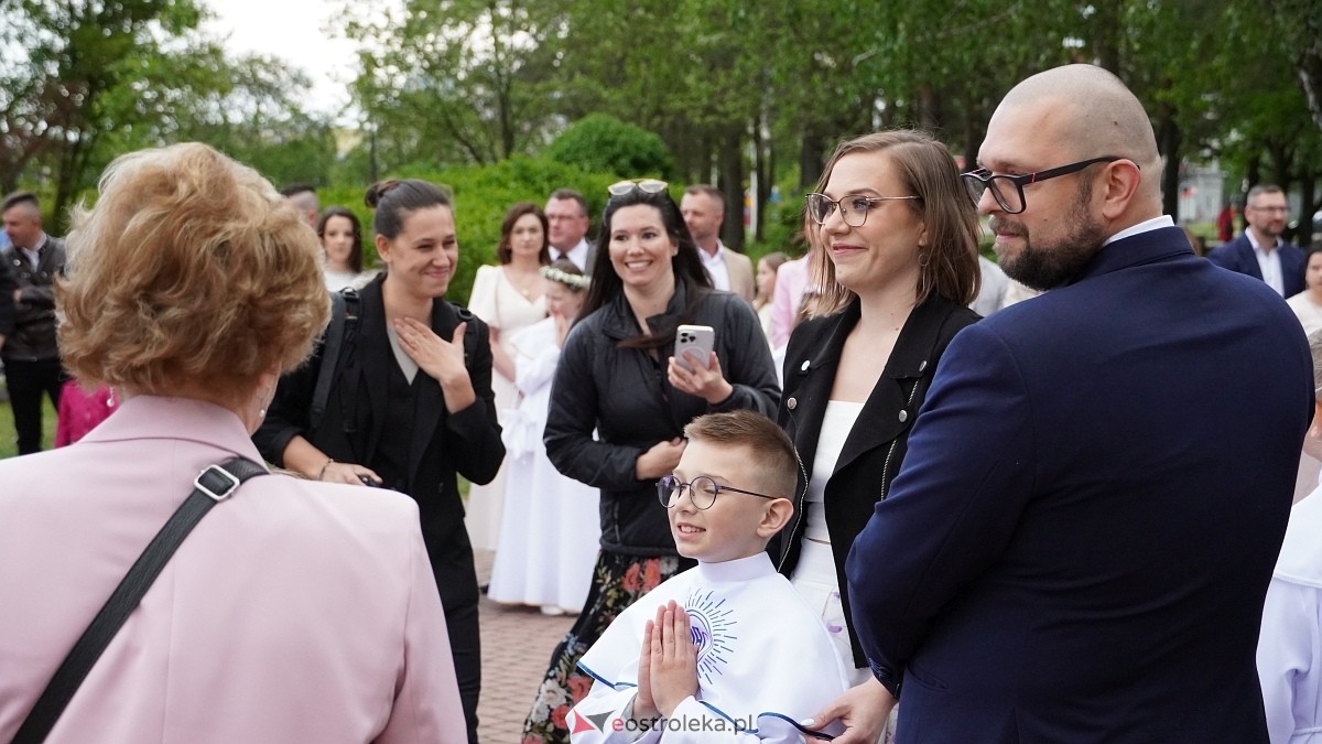 I Komunia Święta w parafii pw. Zbawiciela Świata [4.05.2025] - zdjęcie #68 - eOstroleka.pl