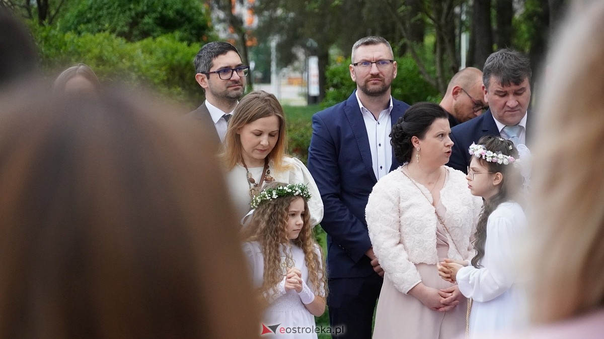 I Komunia Święta w parafii pw. Zbawiciela Świata [4.05.2025] - zdjęcie #66 - eOstroleka.pl