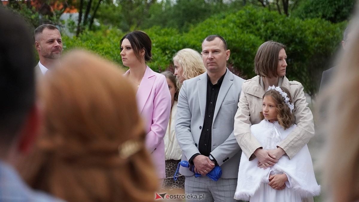 I Komunia Święta w parafii pw. Zbawiciela Świata [4.05.2025] - zdjęcie #64 - eOstroleka.pl