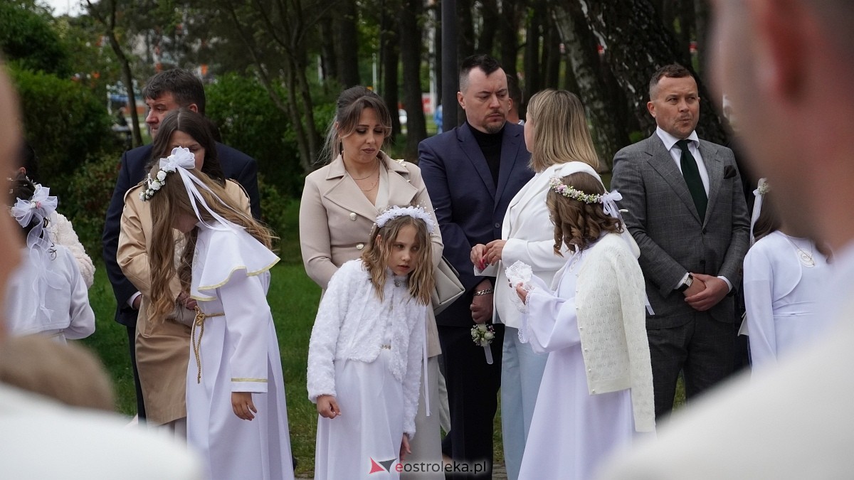 I Komunia Święta w parafii pw. Zbawiciela Świata [4.05.2025] - zdjęcie #62 - eOstroleka.pl