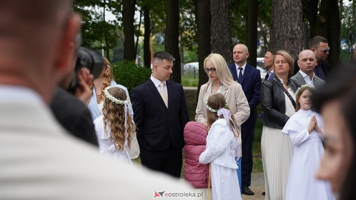I Komunia Święta w parafii pw. Zbawiciela Świata [4.05.2025] - zdjęcie #56 - eOstroleka.pl