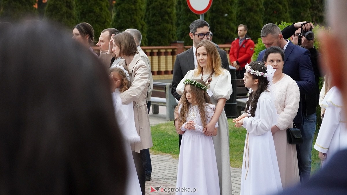 I Komunia Święta w parafii pw. Zbawiciela Świata [4.05.2025] - zdjęcie #54 - eOstroleka.pl