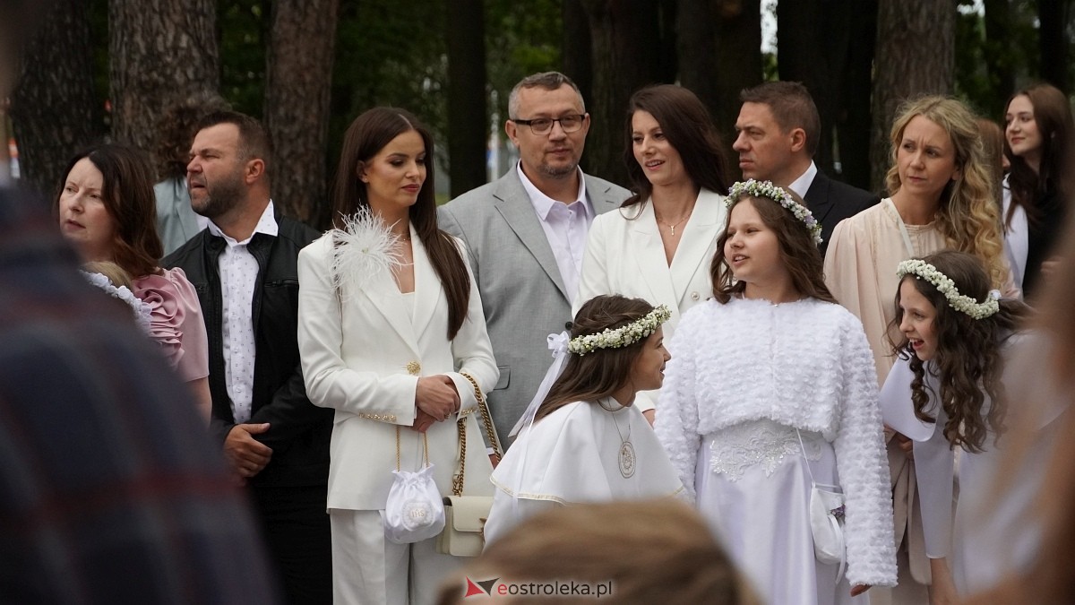 I Komunia Święta w parafii pw. Zbawiciela Świata [4.05.2025] - zdjęcie #48 - eOstroleka.pl