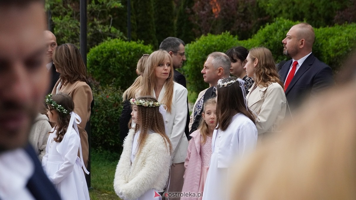 I Komunia Święta w parafii pw. Zbawiciela Świata [4.05.2025] - zdjęcie #46 - eOstroleka.pl