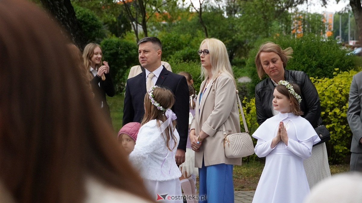 I Komunia Święta w parafii pw. Zbawiciela Świata [4.05.2025] - zdjęcie #44 - eOstroleka.pl