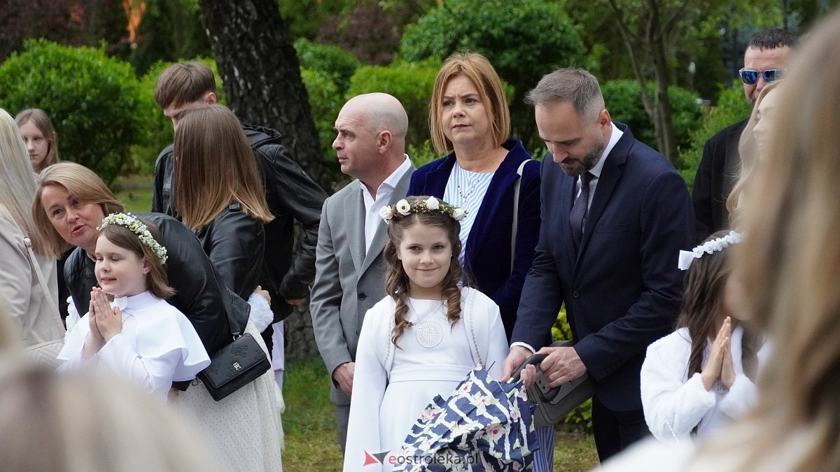 I Komunia Święta w parafii pw. Zbawiciela Świata [4.05.2025] - zdjęcie #42 - eOstroleka.pl