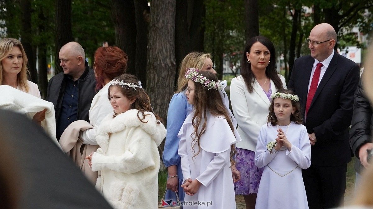 I Komunia Święta w parafii pw. Zbawiciela Świata [4.05.2025] - zdjęcie #109 - eOstroleka.pl
