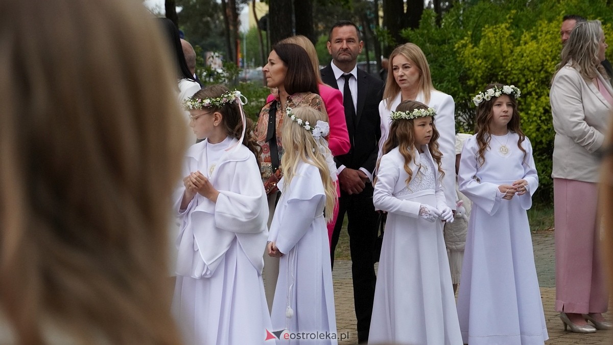 I Komunia Święta w parafii pw. Zbawiciela Świata [4.05.2025] - zdjęcie #107 - eOstroleka.pl
