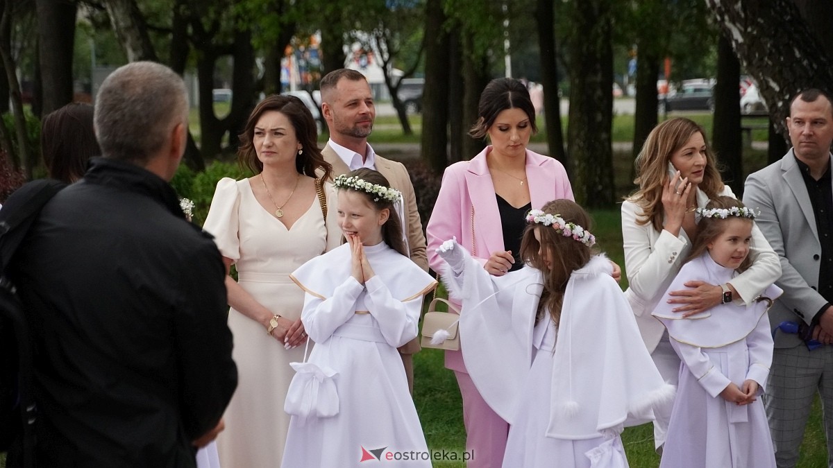 I Komunia Święta w parafii pw. Zbawiciela Świata [4.05.2025] - zdjęcie #101 - eOstroleka.pl
