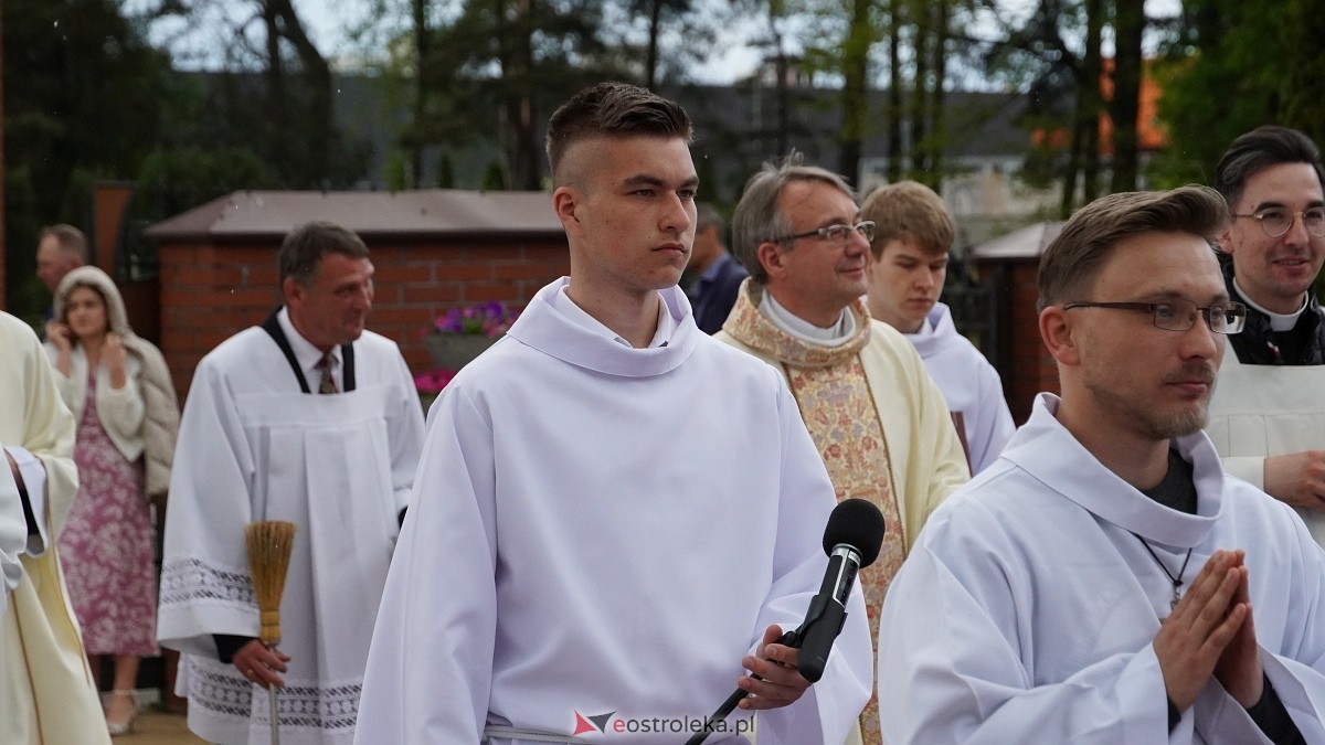 I Komunia Święta w parafii pw. Zbawiciela Świata [4.05.2025] - zdjęcie #87 - eOstroleka.pl