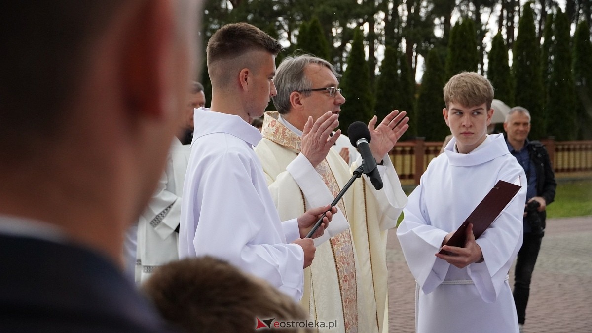 I Komunia Święta w parafii pw. Zbawiciela Świata [4.05.2025] - zdjęcie #81 - eOstroleka.pl