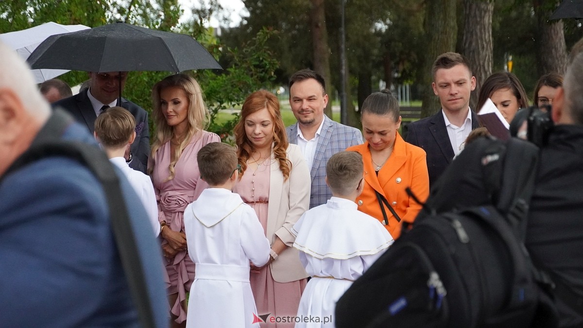 I Komunia Święta w parafii pw. Zbawiciela Świata [4.05.2025] - zdjęcie #53 - eOstroleka.pl