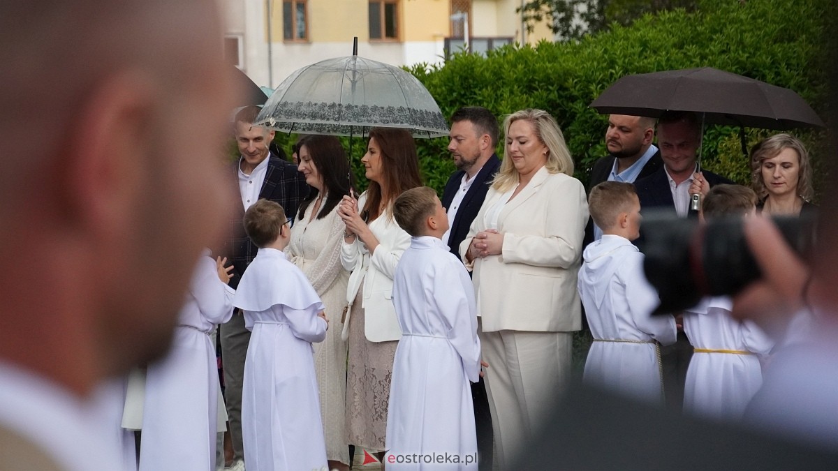 I Komunia Święta w parafii pw. Zbawiciela Świata [4.05.2025] - zdjęcie #51 - eOstroleka.pl