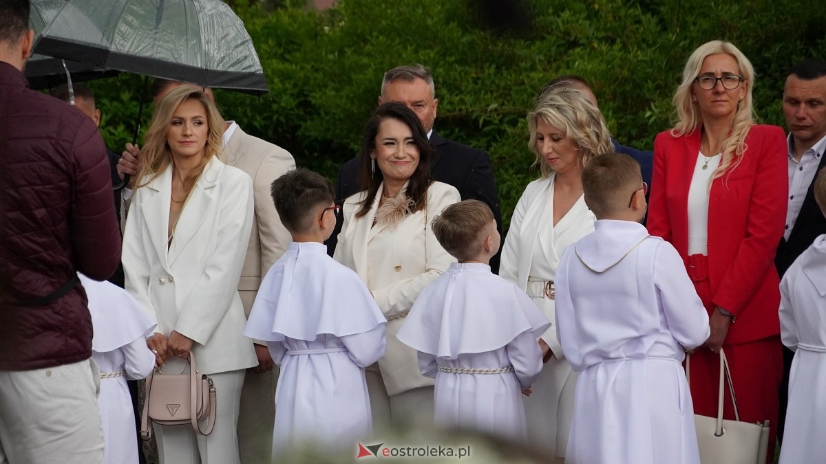 I Komunia Święta w parafii pw. Zbawiciela Świata [4.05.2025] - zdjęcie #49 - eOstroleka.pl