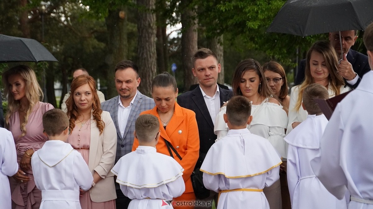 I Komunia Święta w parafii pw. Zbawiciela Świata [4.05.2025] - zdjęcie #45 - eOstroleka.pl