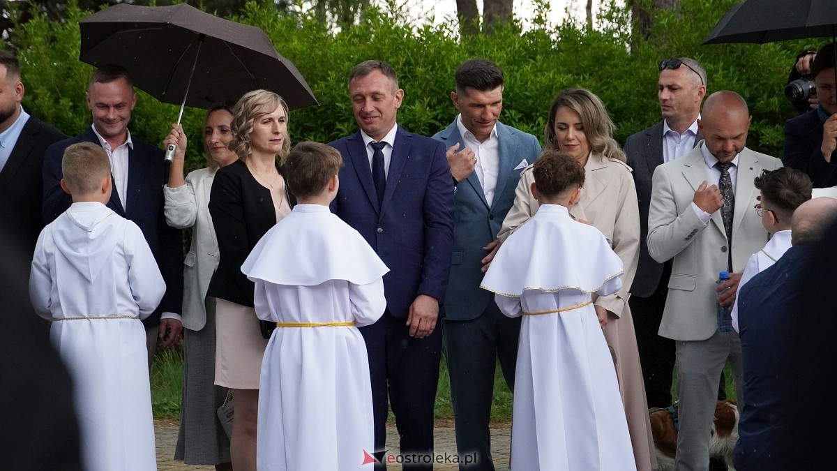 I Komunia Święta w parafii pw. Zbawiciela Świata [4.05.2025] - zdjęcie #43 - eOstroleka.pl