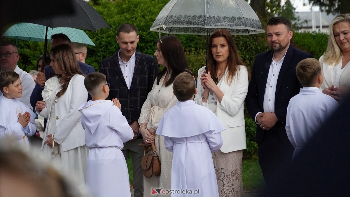 I Komunia Święta w parafii pw. Zbawiciela Świata [4.05.2025] - zdjęcie #41 - eOstroleka.pl