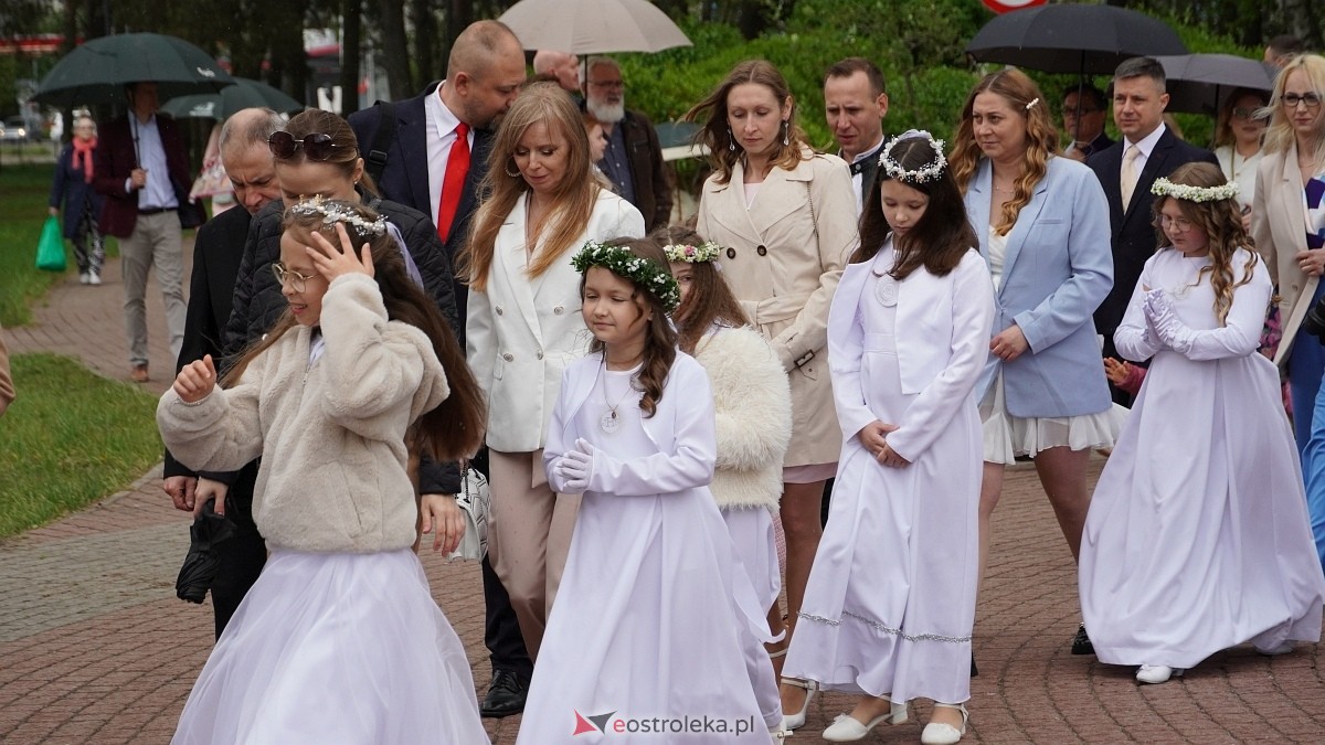 I Komunia Święta w parafii pw. Zbawiciela Świata [4.05.2025] - zdjęcie #23 - eOstroleka.pl