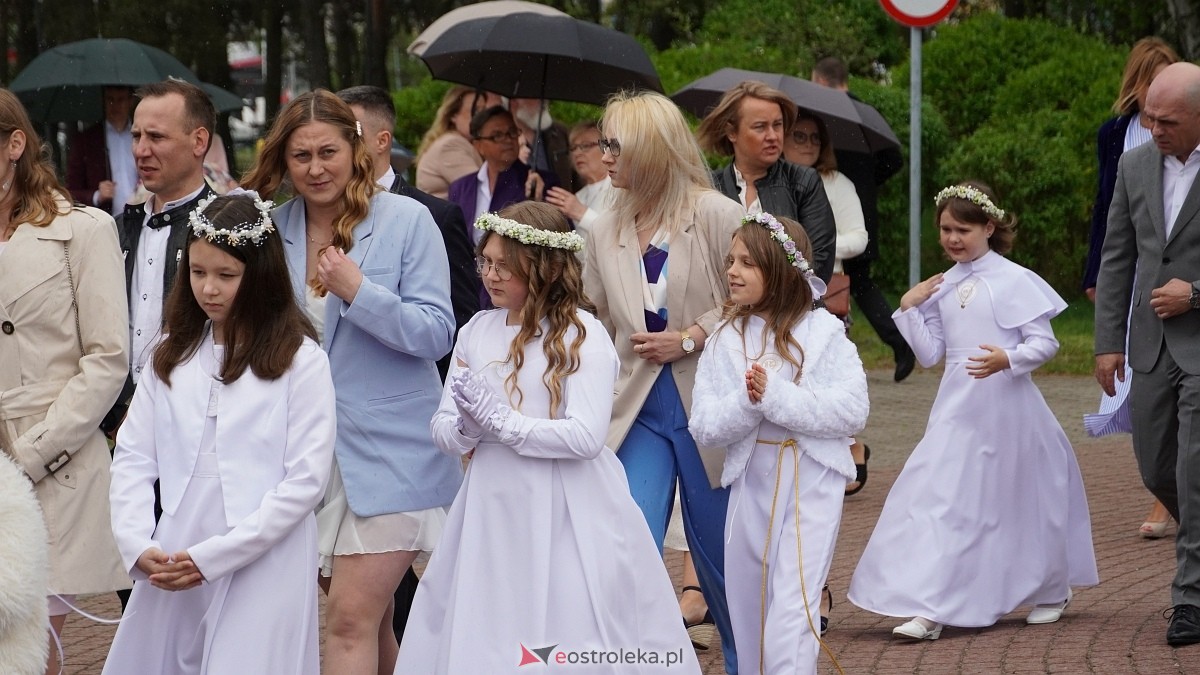 I Komunia Święta w parafii pw. Zbawiciela Świata [4.05.2025] - zdjęcie #22 - eOstroleka.pl