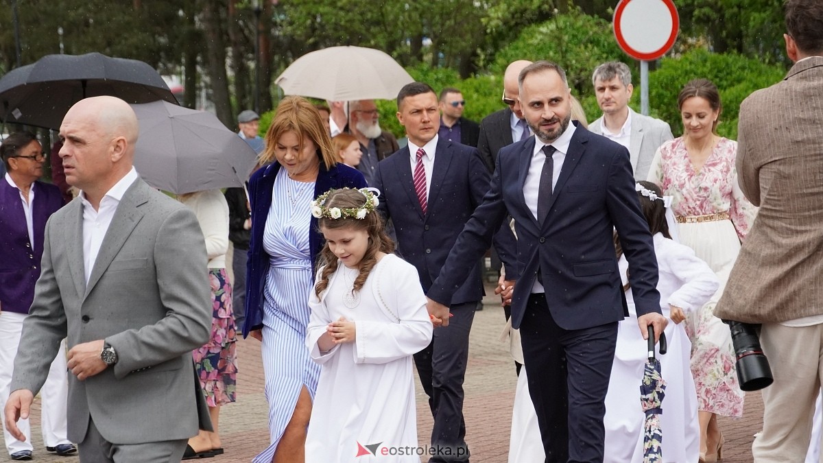 I Komunia Święta w parafii pw. Zbawiciela Świata [4.05.2025] - zdjęcie #21 - eOstroleka.pl
